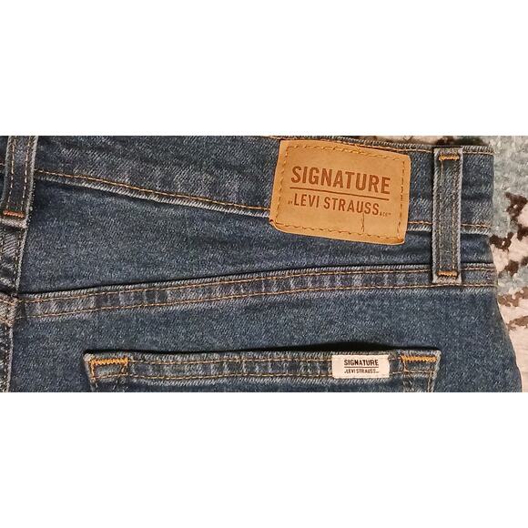 Signature Levi's Strauss Womens Cuffed Cropped Jeans Distressed Sz 12 31Wx25L - Picture 9 of 10